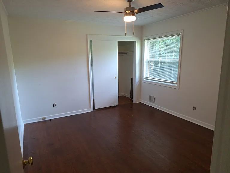 286 Greencrest Dr — Photo 7