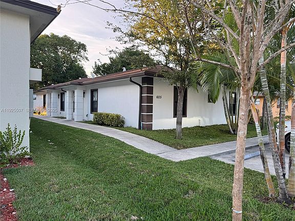 2nd image of 605 E Hallandale Beach Blvd