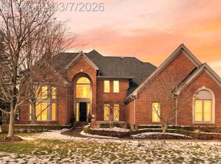 4806 Goodison Place Dr, Rochester, MI 48306