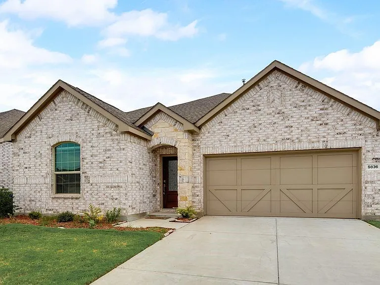 5836 Priory Dr — Photo 4