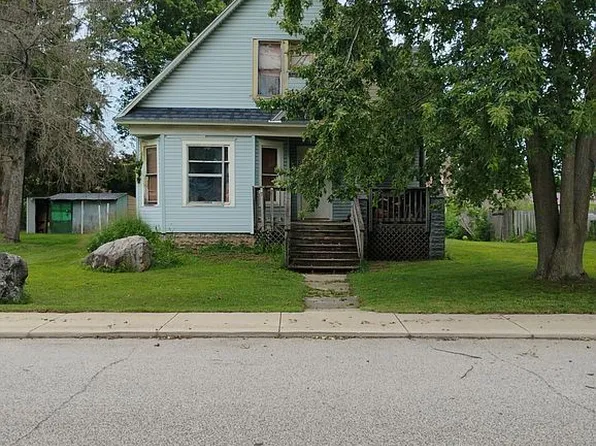 306 E Main St, Medaryville, IN 47957