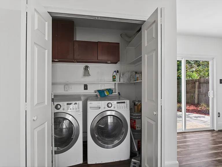 3200 Vermeer Dr #8 — Photo 32