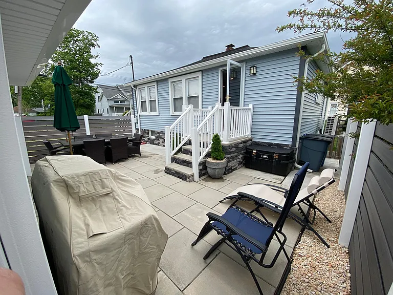 Side yard table