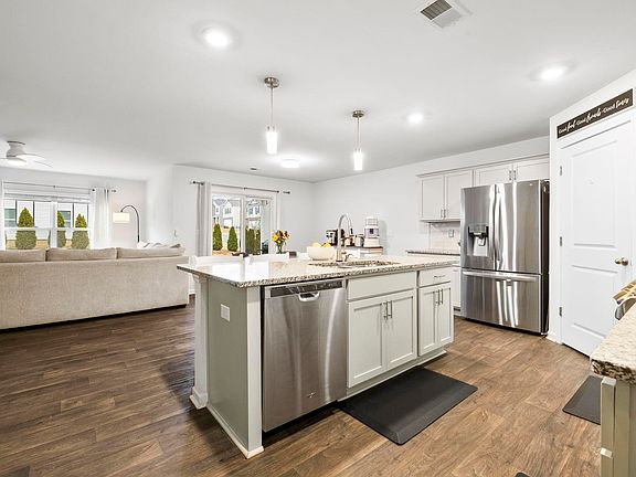 4th image of 315 Ashwood Way