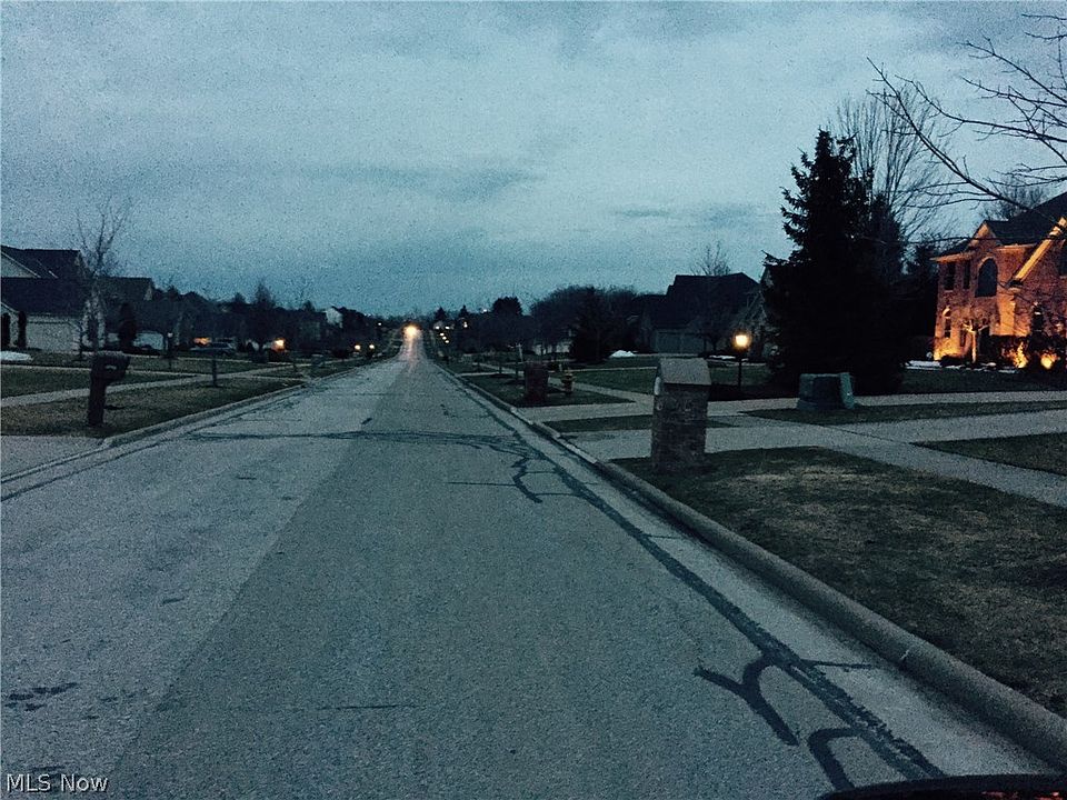 2nd image of Valleybrook Dr