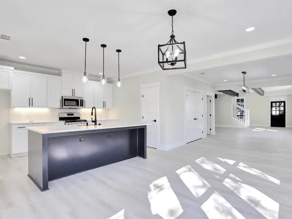 609 N Gaines St, Ennis, TX 75119