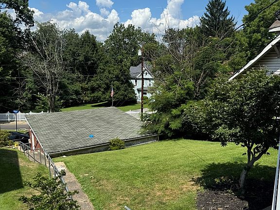 3rd image of 1064 Clifton Street