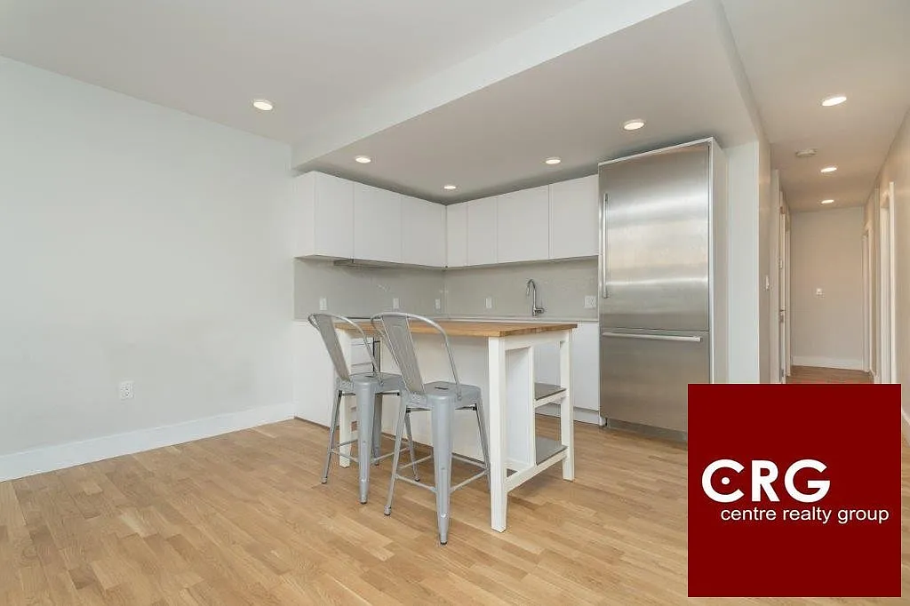 3 bed, 2.0 bath, 844 sqft, $4,600 — Photo 4