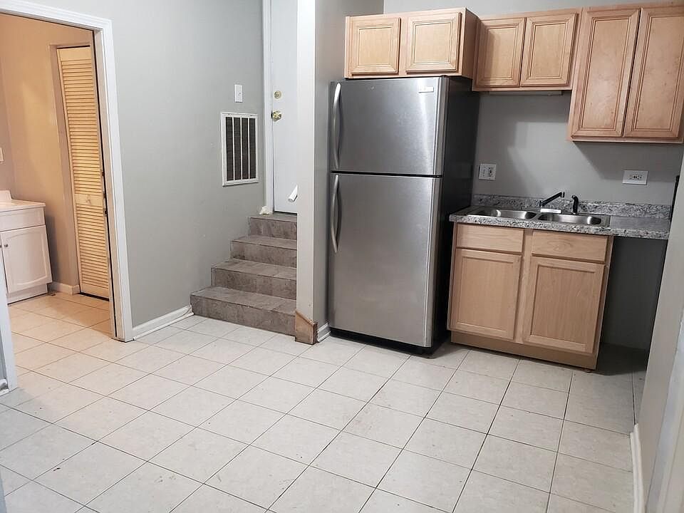 2nd image of 5142 S King Dr Unit G