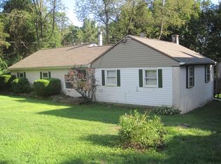 3208 Old School Rd, Pennsburg, PA 18073