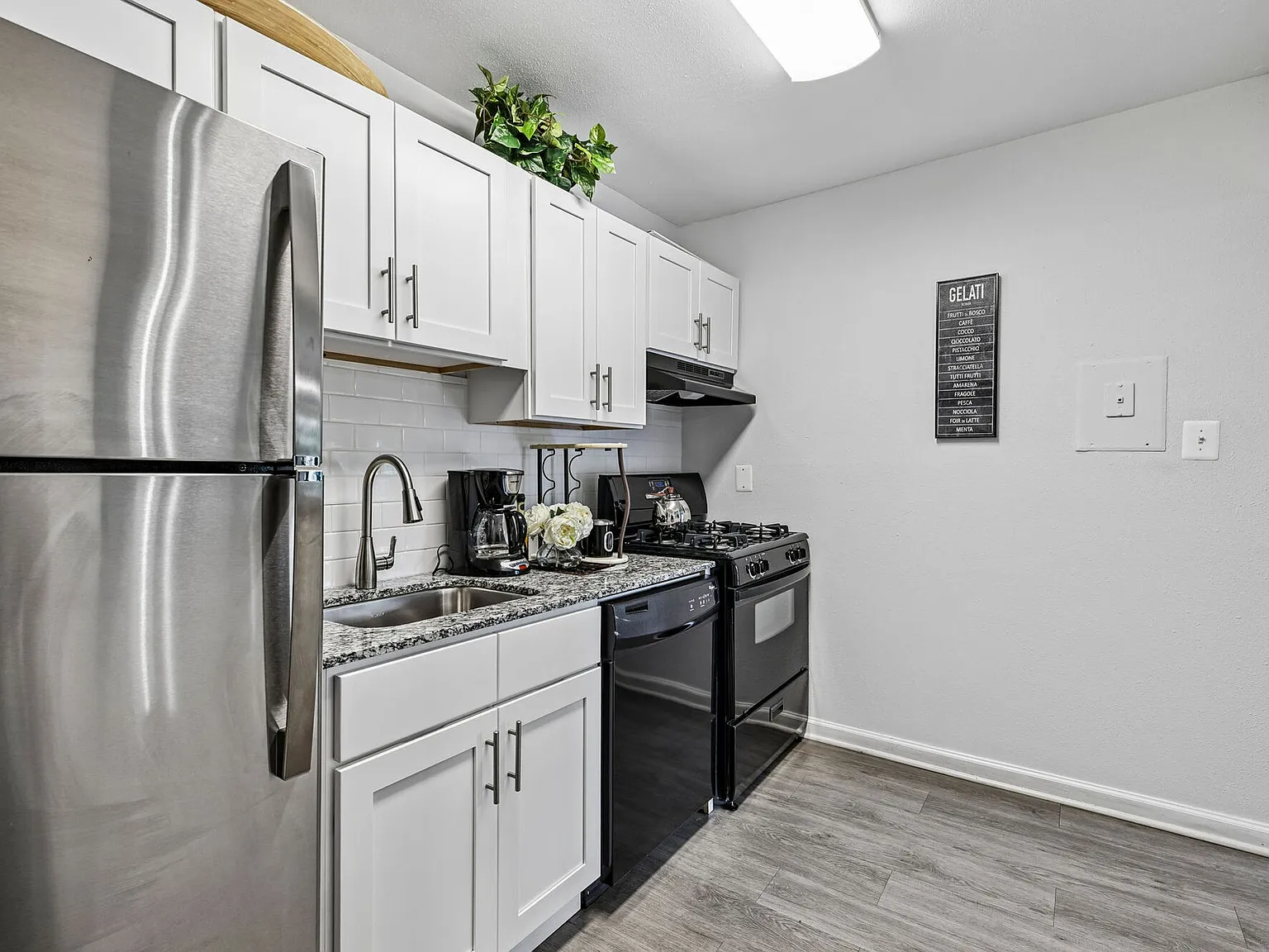 North Hills Apartments — Photo 3