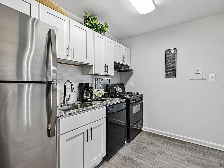 North Hills Apartments — Photo 1