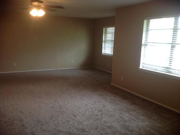 5th image of 1738 Meadowbrook Dr