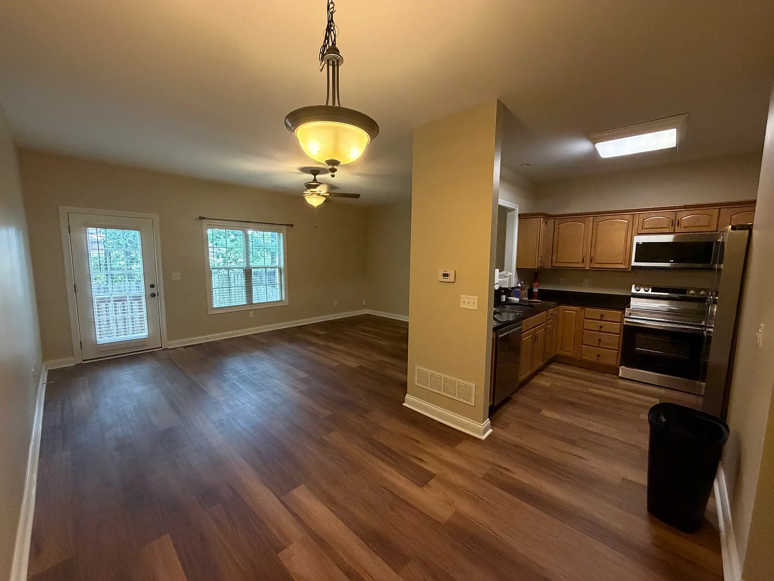 3 bed, 2307 sqft, $2,000 — Photo 3
