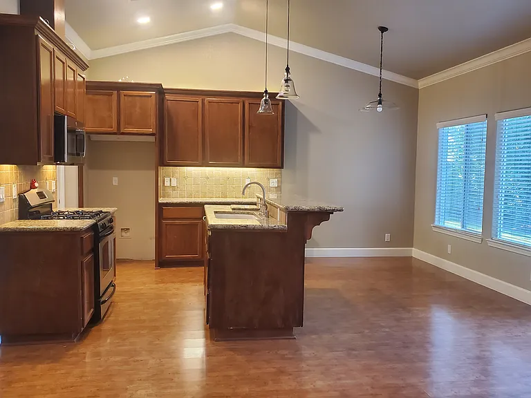 8447 Birch St — Photo 3
