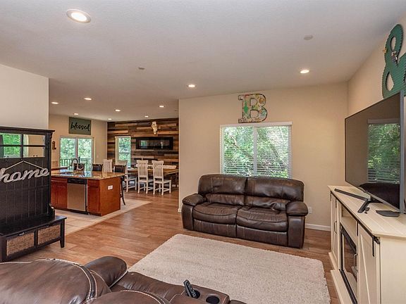 2nd image of 953 Wren Ct