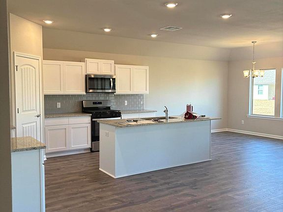 2nd image of 506 Fontaine Ct