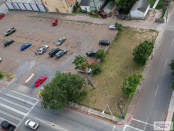 5th image of 1004 E Saint Charles St