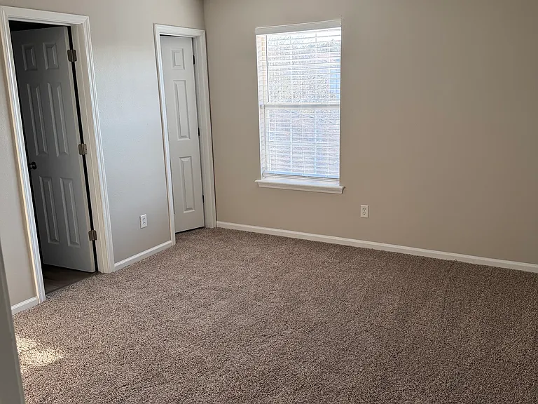 875 Southern Creek Dr — Photo 10