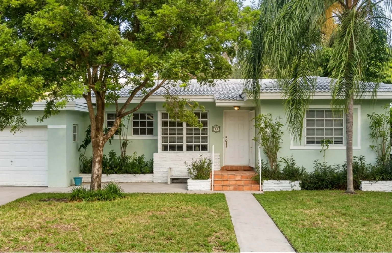4 bed, 1915 sqft, $8,000 — Photo 1