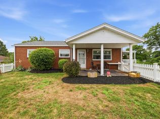 110 Crest Dr, Monaca, PA 15061