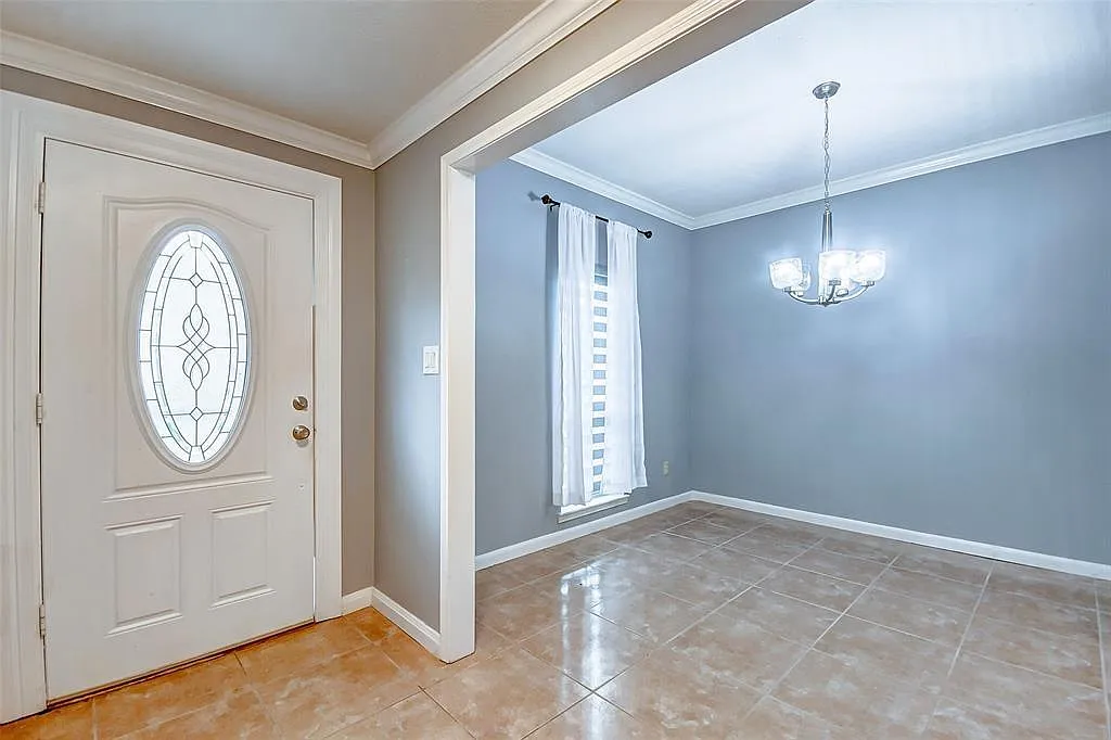 3 bed, 2.5 bath, 2214 sqft, $2,200 — Photo 4