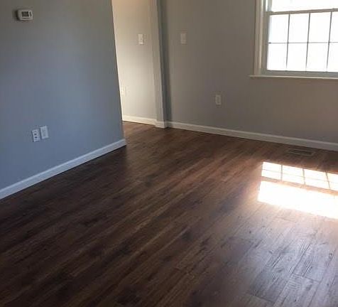 3rd image of 2747 Daniels Ave