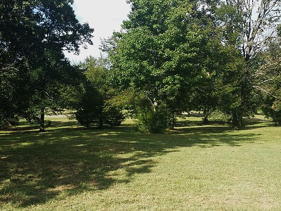 4th image of Grand Oak Ln