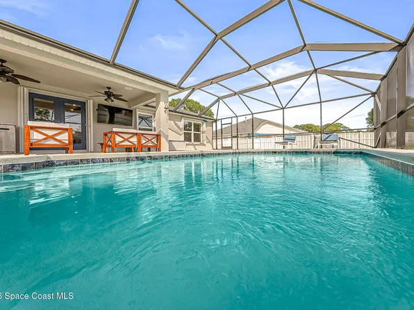 210 Pelican Dr NE, Palm Bay, FL 32907