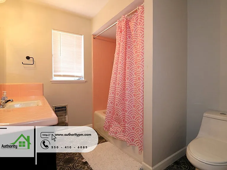 1848 Shady Ln — Photo 17