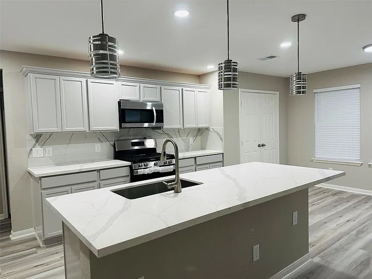 3514 Benjamin Franklin Ln — Photo 3