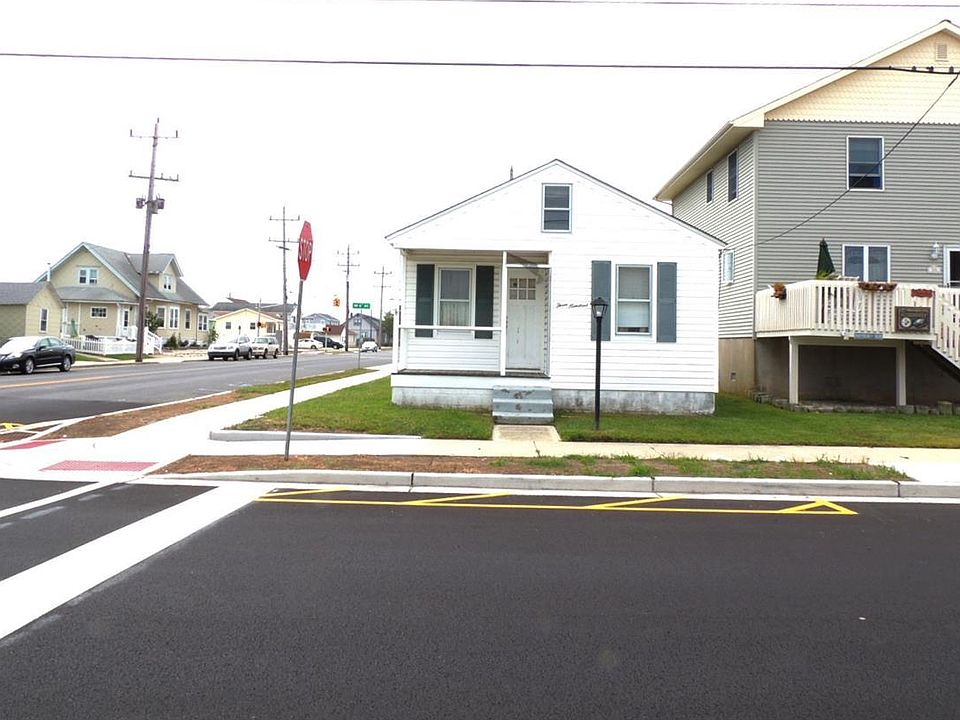 2nd image of 300 W 17th Ave