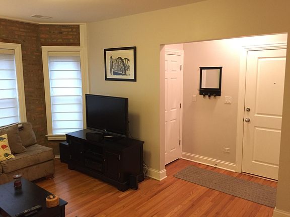 2nd image of 909 W Cornelia Ave APT 2N
