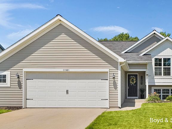 3rd image of 11901 Hickoryrow Dr
