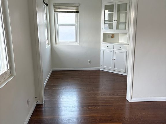 4th image of 811 1/2 E Nutwood St #811-1/2