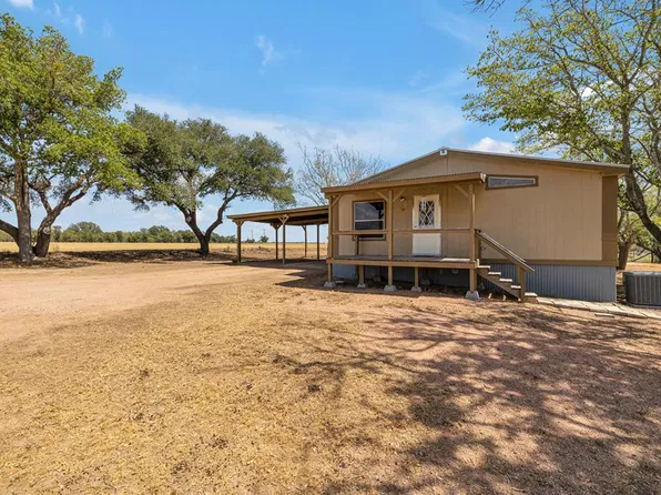 216 Hamilton Ln, Fredericksburg, TX 78624