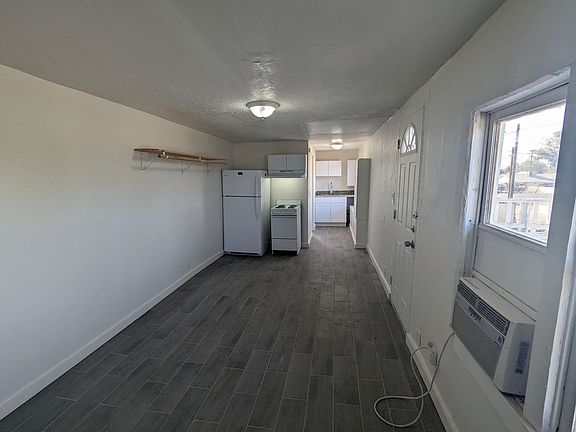 2nd image of 700 W 1st St #D
