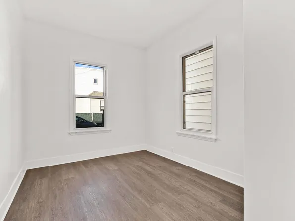 7-06 College Point Boulevard image 18 of 44