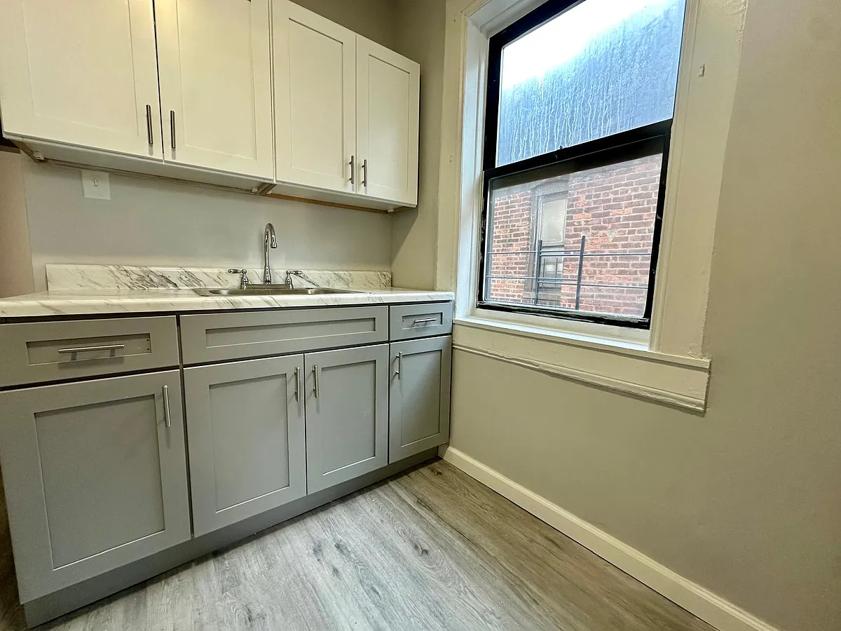 Building Photo - 2312 Bedford Ave #3L