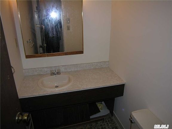 5th image of 707 Cabot Ct W