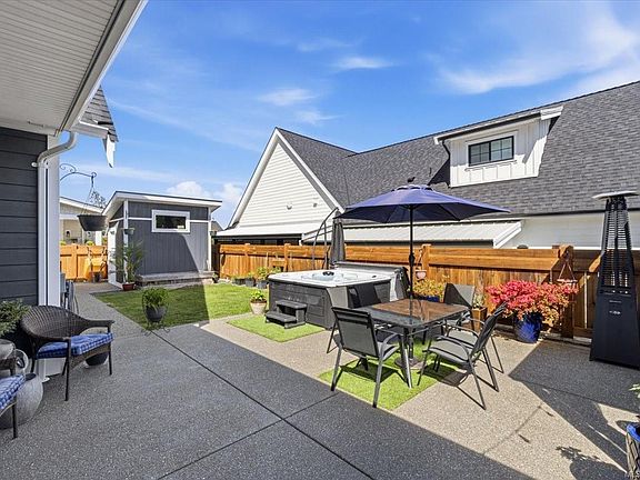 3rd image of 389 Whitmee Rd