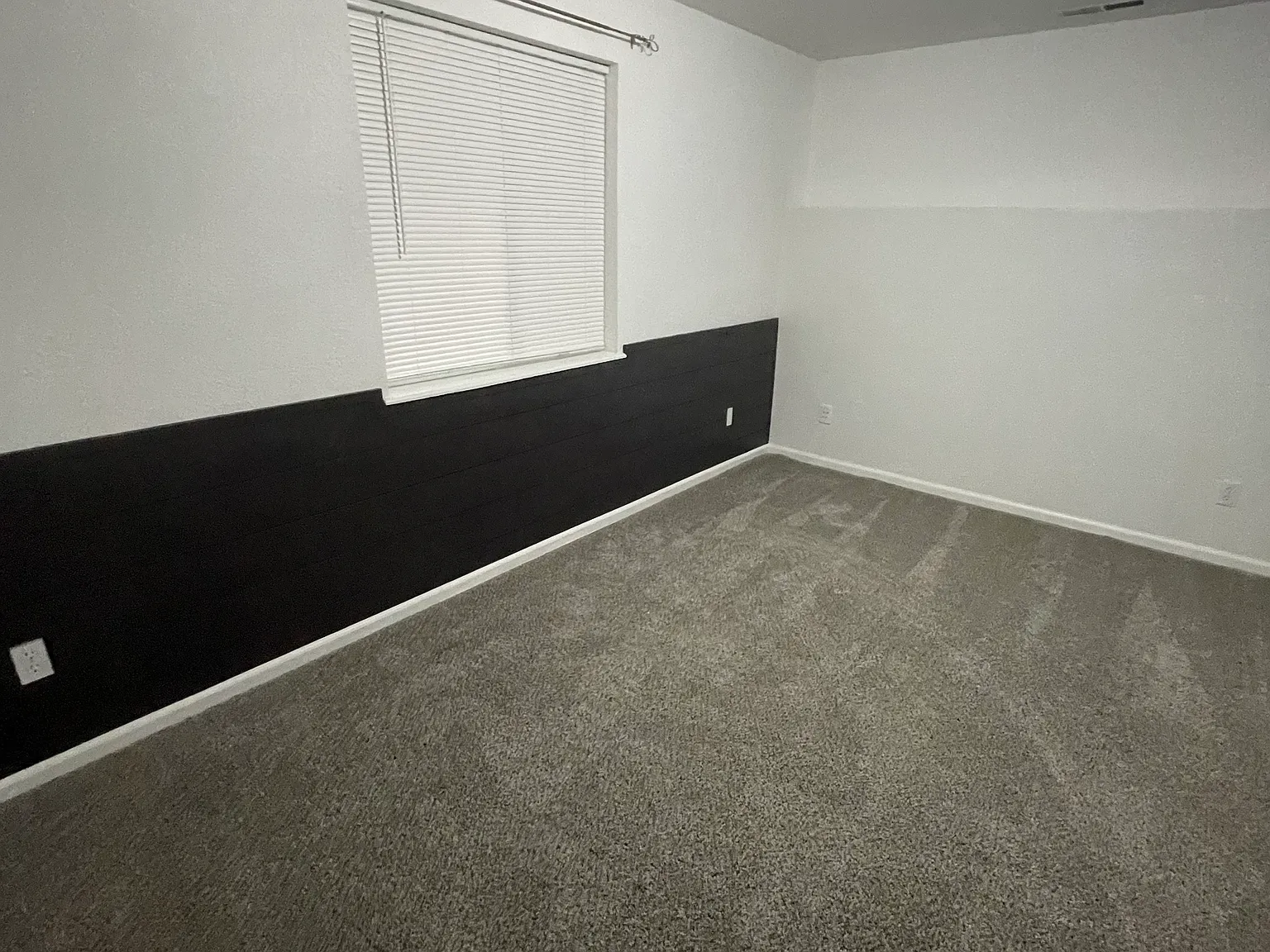 5 bed, 4347 sqft, $1,000 — Photo 2