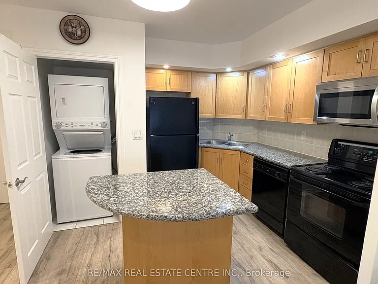 250 Wellington St W #1729 — Photo 2