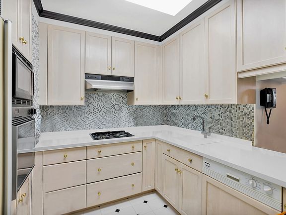 2nd image of 117 E 57th St APT 39G