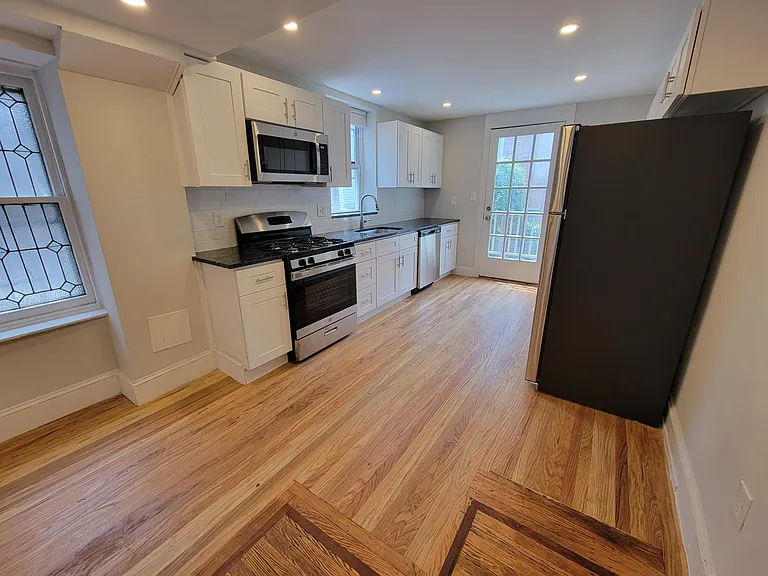 2050 Sansom St #2 — Photo 1