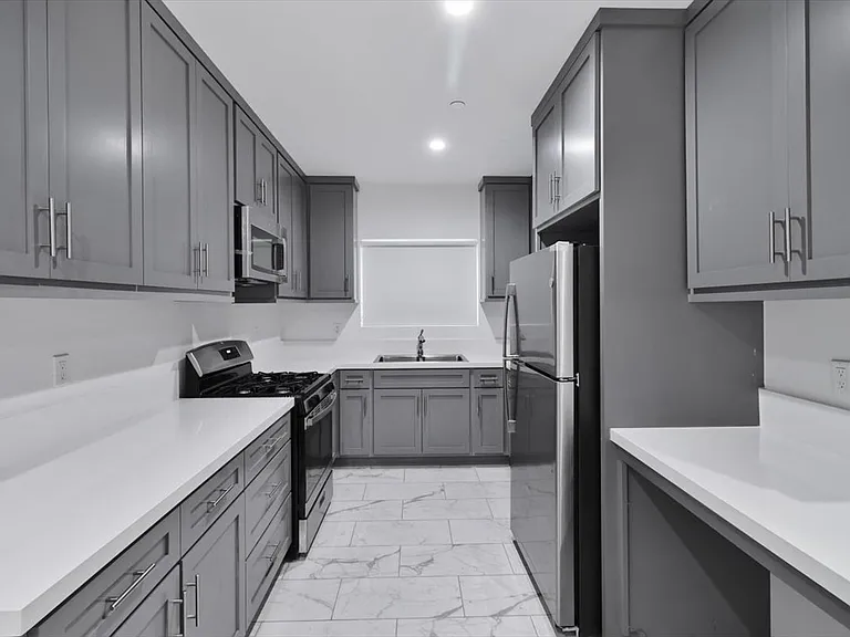 10609 S Inglewood Ave — Photo 7