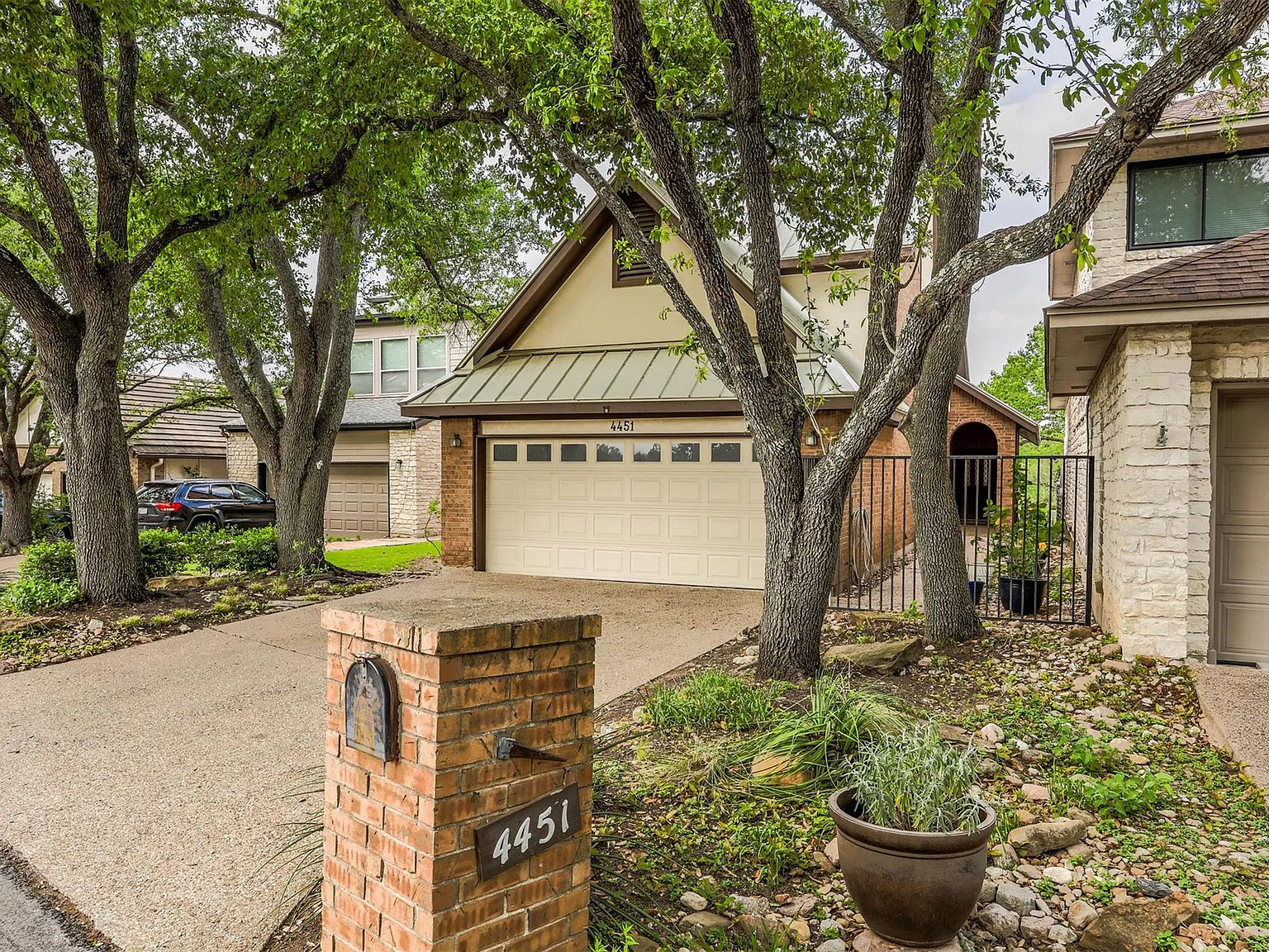 3 bed, 2.5 bath, 2071 sqft, $3,500 — Photo 1