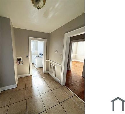 4th image of 107 Elm St APT 1