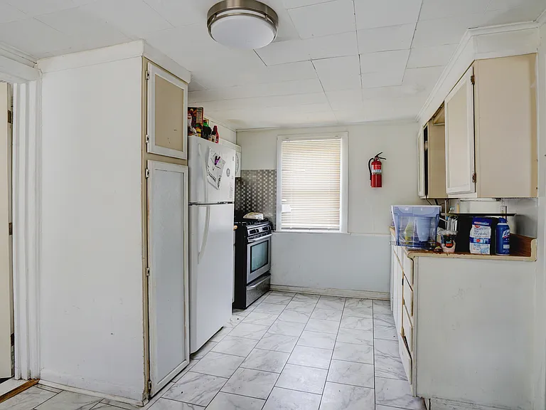 215 Ellis St — Photo 4