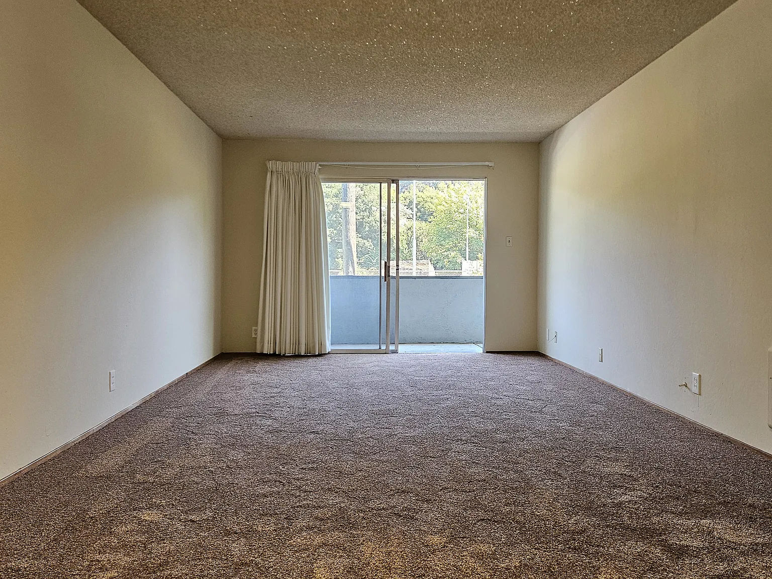 2 bed, 1.5 bath, 951 sqft, $2,395 — Photo 3
